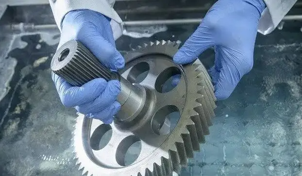 （圖：金屬清洗現場）